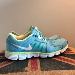 Nike Dual Fusion Sneakers